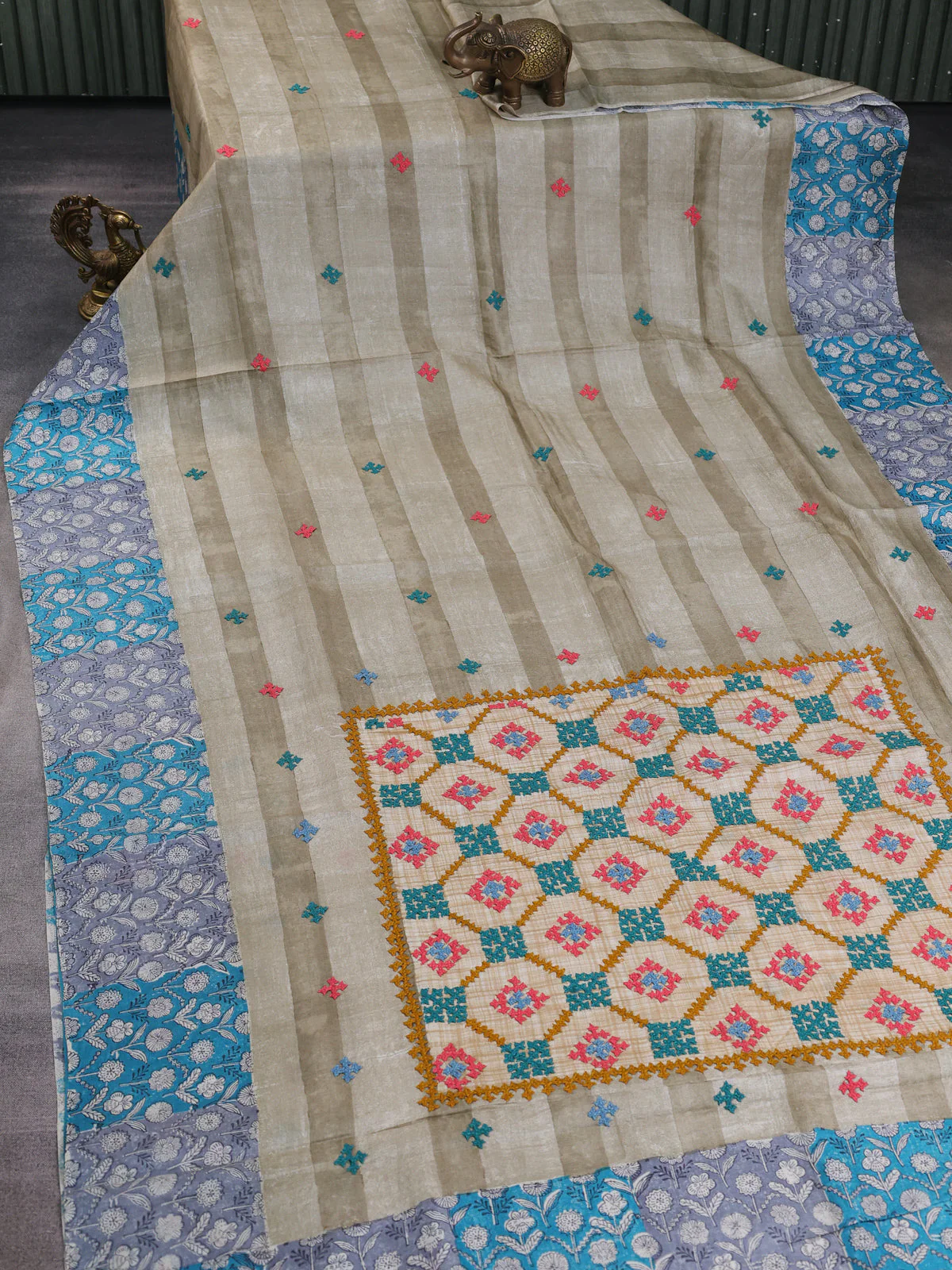 Beige -Firozi And Grey Tussar Kantha Embroidery Saree - Image 2