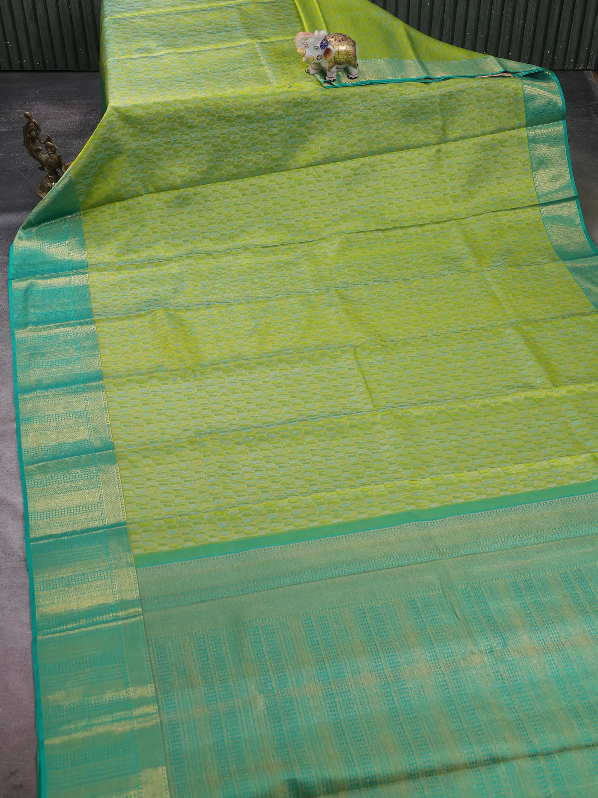 Lime -Emerald Pure Kanchipuram Silk Saree - Image 2