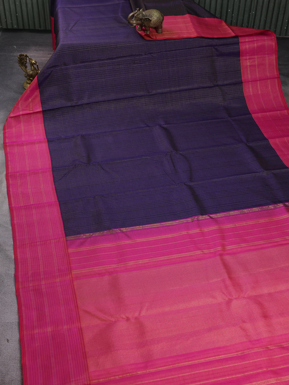 Navy Blue-Pink Pure Kanchipuram Silk Saree - Image 2