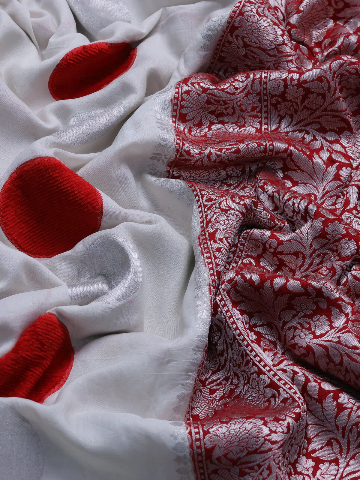 Off White -Red Banarasi Tussar Silk Saree - Image 3
