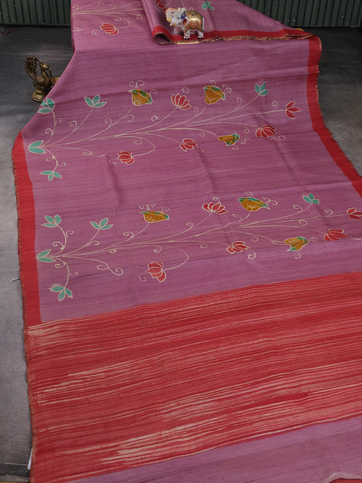 Onion Pink - Red Printed Tussar Silk Saree - Image 2