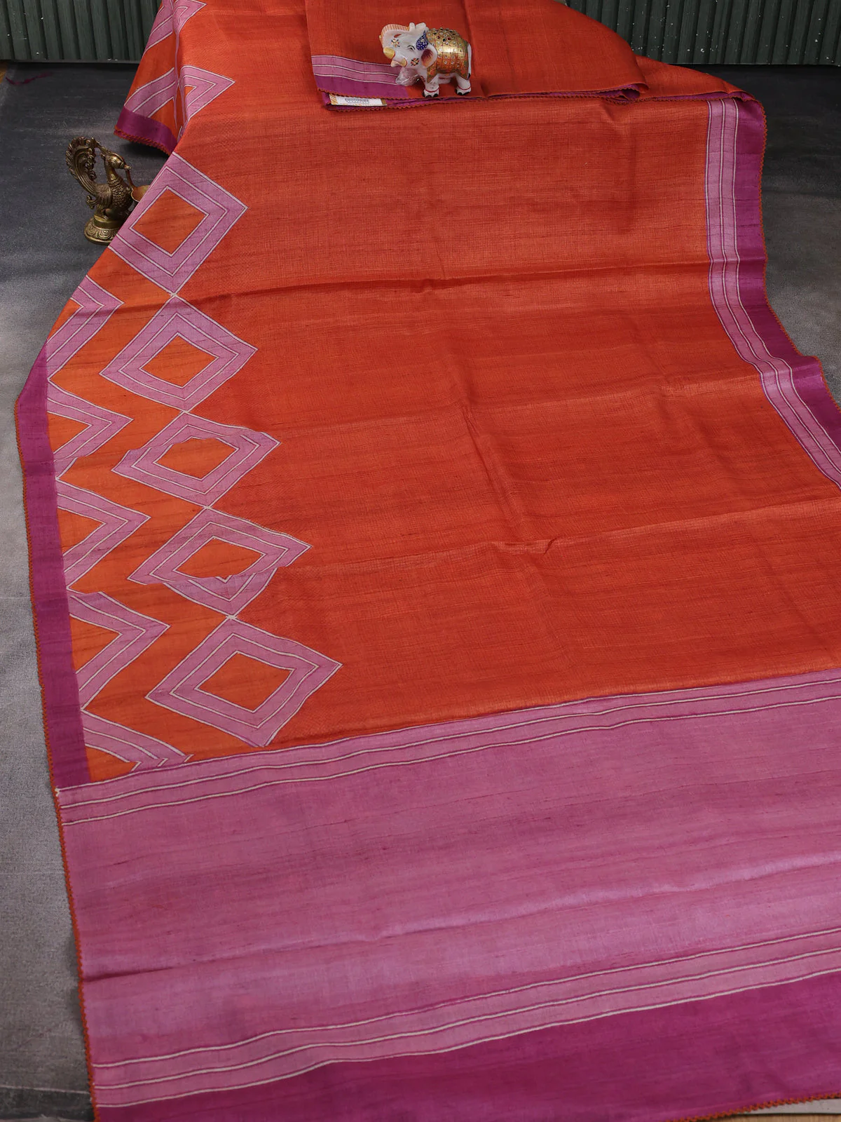 Orange - Onion Pink Printed Tussar Silk Saree - Image 2
